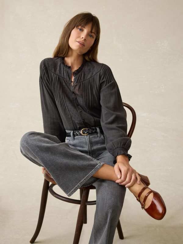 FA24-FAHERTY-WOMENS-WTF2406-WBK-LILY-TOP-WASHED-BLACK_OM_EDITORIAL_2.jpg