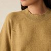 FA24-faherty-WYF2405-AOR-ANTIQUEBRONZEHEATHER-JACKSONSWEATERTEE_OM_DETAIL1_1.jpg