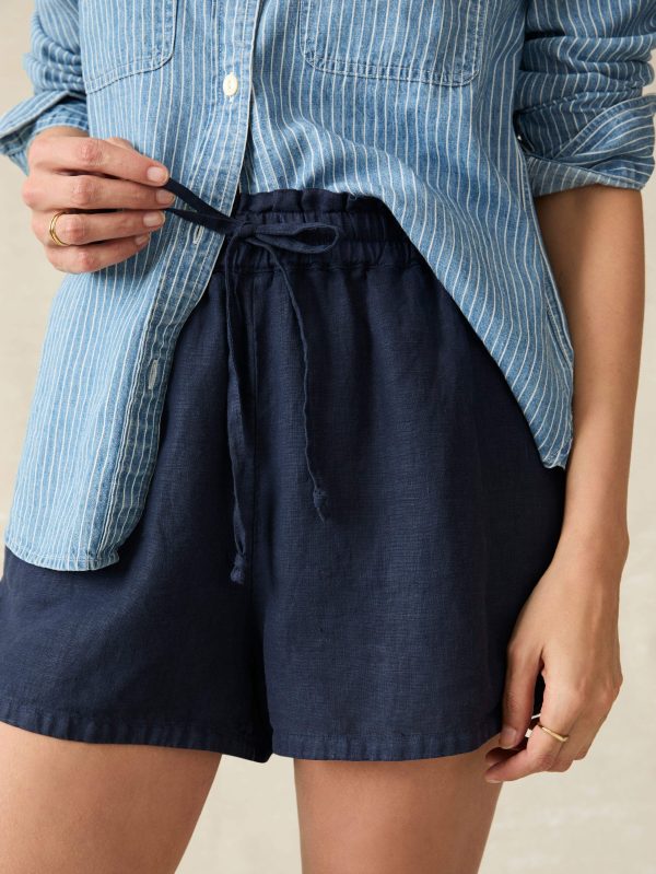 FAH2153_FA24-faherty-WBU2404-NBZ-NAVYBLAZER-LAGUNALINENTIEWAISTSHORT_OM_DETAIL1_1.jpg