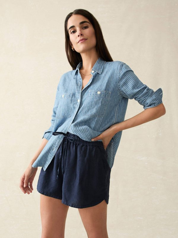 FAH2153_FA24-faherty-WBU2404-NBZ-NAVYBLAZER-LAGUNALINENTIEWAISTSHORT_OM_EDITORIAL_1.jpg