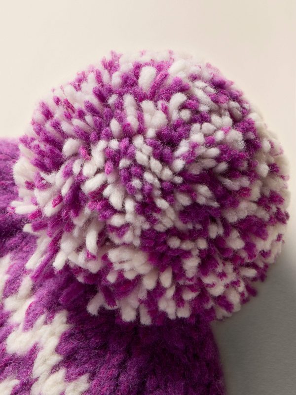 HOL24-FAHERTY-ACCESSORIES-YC0096-501-PURPLE-FAIRISLE-VALLEY-FAIRISLE-POM-BEANIEDETAIL2.jpg