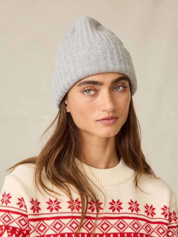 HOL24-FAHERTY-ACCESSORIES-YC0099-040-JACKSON-SLOUCHY-RIB-BEANIE-GREY-CLIFFS-HEATHER_OM_FULLBODY_1.jpg