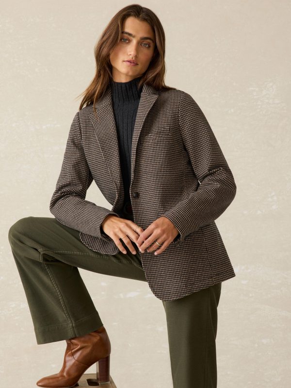 HOL24-FAHERTY-WOMENS-WOH2423-MMH-INLET-HERRINGBONE-BLAZER-MOCHA-MOUNTAIN-HOUNDSTOOTH_OM_EDITORIAL_2.jpg