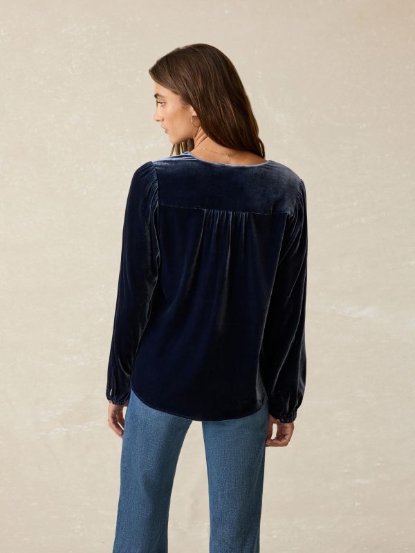HOL24-FAHERTY-WOMENS-WTH2402-NVY-STRETCH-SILK-VELVET-ROWAN-TOP-NAVY_OM_BACK_CROP_1.jpg