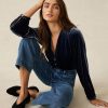HOL24-FAHERTY-WOMENS-WTH2402-NVY-STRETCH-SILK-VELVET-ROWAN-TOP-NAVY_OM_EDITORIAL_1.jpg