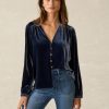 HOL24-FAHERTY-WOMENS-WTH2402-NVY-STRETCH-SILK-VELVET-ROWAN-TOP-NAVY_OM_FRONT_CROP_1.jpg