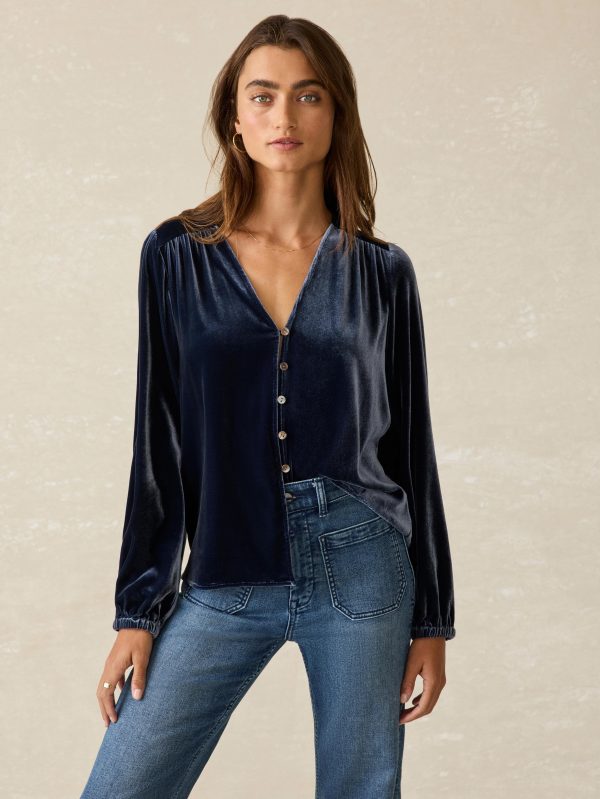 HOL24-FAHERTY-WOMENS-WTH2402-NVY-STRETCH-SILK-VELVET-ROWAN-TOP-NAVY_OM_FRONT_CROP_1.jpg