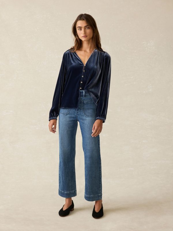 HOL24-FAHERTY-WOMENS-WTH2402-NVY-STRETCH-SILK-VELVET-ROWAN-TOP-NAVY_OM_FULLBODY_1.jpg