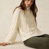 HOL24-FAHERTY-WOMENS-WYH2409-CRM-FROST-CABELKNIT-SWEATER-CREAM_OM_EDITORIAL_2.jpg