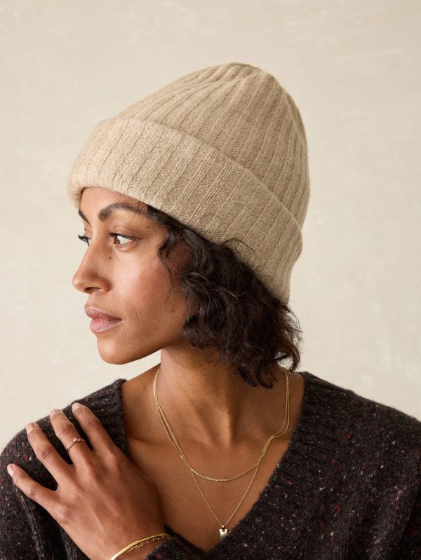 HOL24_ACCESSORIES_YC0099-203_Jackson_Slouchy_Rib_Beanie_Oatmeal_Heather_OM_FULL_BODY_1.jpg