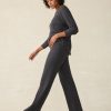 HOL24_WOMENS_WBH2416-BLK_LEGENDWAFFLEWIDELEGPANT_BLACK_OM_EDITORIAL_1.jpg